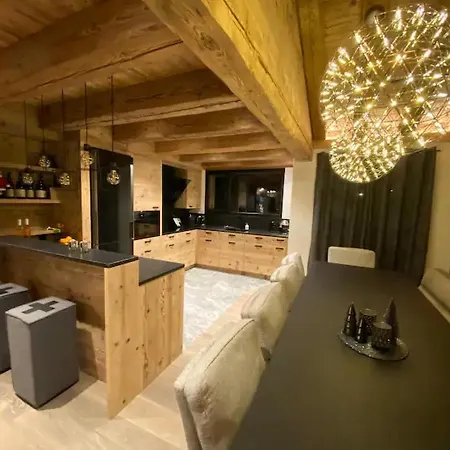 فيلة 4bdr Highest Luxury Ski-in Ski-out Chalet فيربير
